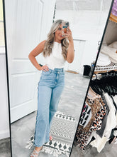 Load image into Gallery viewer, Pearl Detail Denim Jeans
