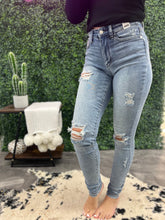 Load image into Gallery viewer, Judy Blue Tall Skinny Jeans
