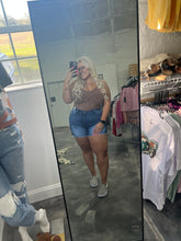 Load image into Gallery viewer, Judy Blue Side Slit Cut-Off Shorts
